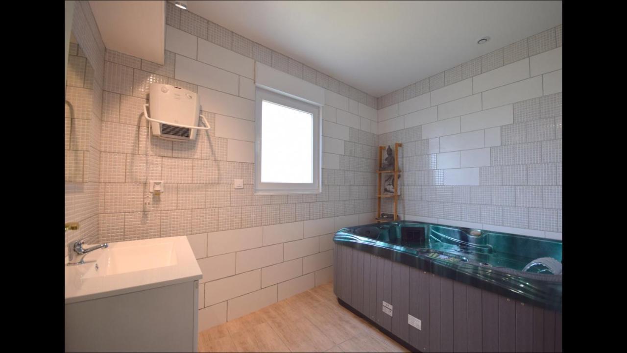 Gite Moderne Proche De Kaysersberg Av Jacuzzi Prive オルベ エクステリア 写真